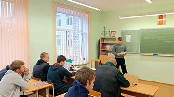 В группе 12-23 прошел кураторский час, посвященный Дню отца